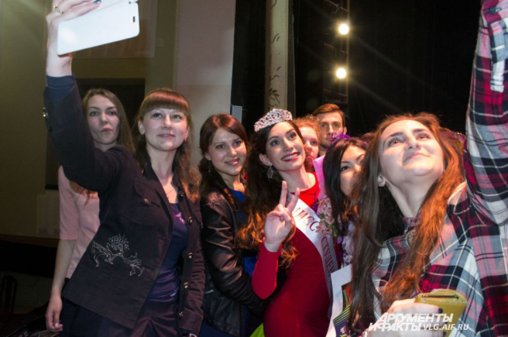 Сефли гостей с победительницей «Мисс Студенчества Волгограда-2016».