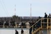 Представители прессы после переноса на сутки первого запуска ракеты-носителя «Союз-2.1а» с российскими космическими аппаратами «Ломоносов», «Аист-2Д» и наноспутником SamSat-218 на стартовом комплексе космодрома «Восточный».