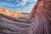 Каньон «Волна» в Аризоне — одно из самых необычных и красивых мест нашей планеты. Время, ветер и дождь превратили песчаник в удивительные каменные волны. Возраст этого удивительного места насчитывает около 190 миллионов лет, но, несмотря на почтенный возраст, эта красота очень хрупка.