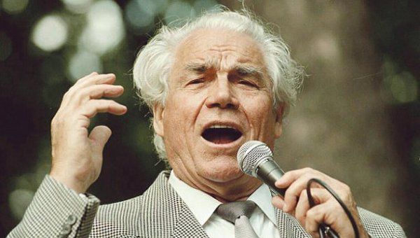 В 1983-1990 годах Гнатюк был заведующий кафедрой оперной подготовки Киевской консерватории имени Чайковского
