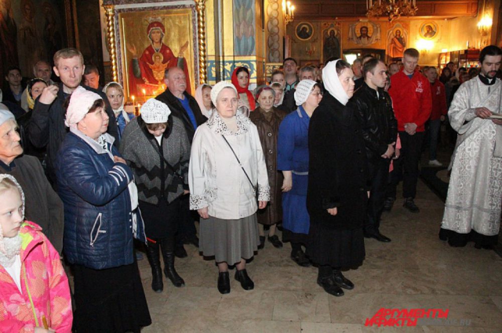 На мероприятии присутствовали несколько десятков прихожан.