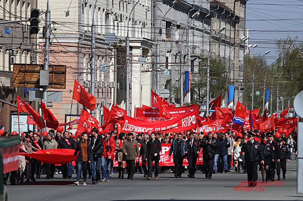 1 мая самая большая колонна у коммунистов, ведь именно в советское время стали отмечать этот праздник.