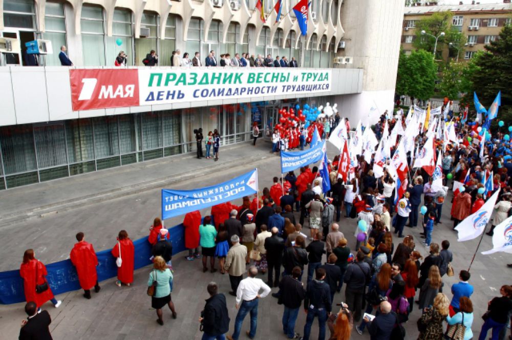 После шествия участники акции собрались на митинг на площади перед Домом профсоюзов.