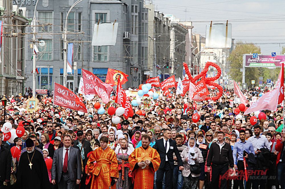 Крестный ход собрал много православных. Шествие было торжественным.