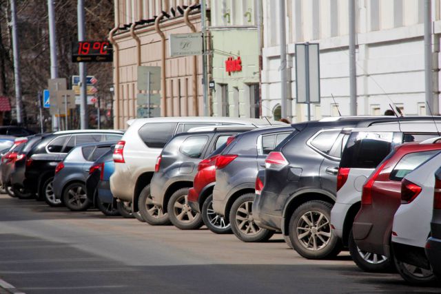 Платная парковка на улице Рождественской.