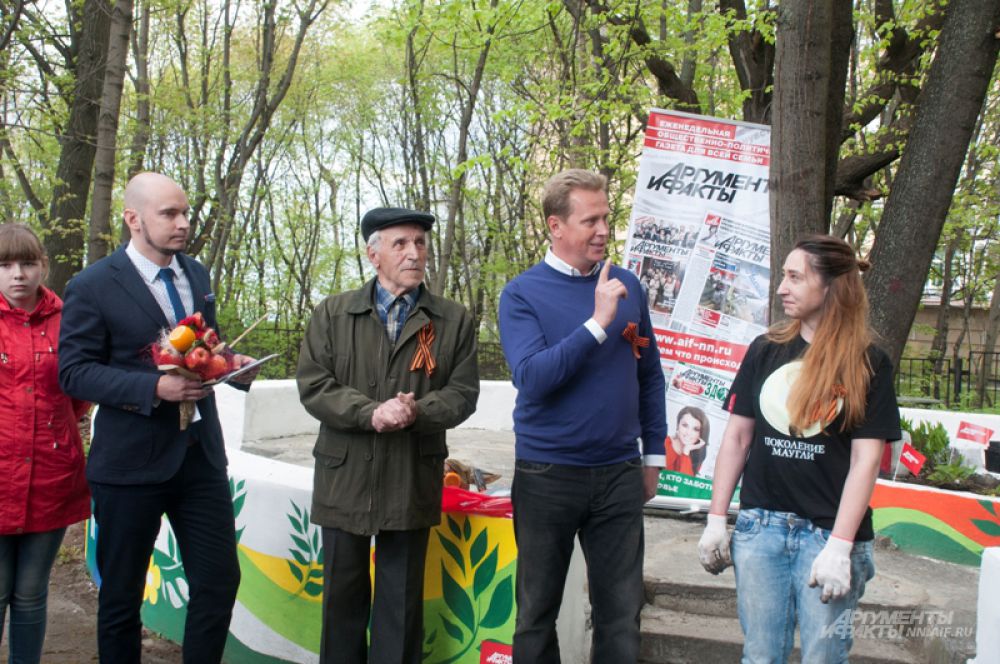 Глава администрации Нижегородского района Игорь Согин поздравил ветеранов с Днем Победы.