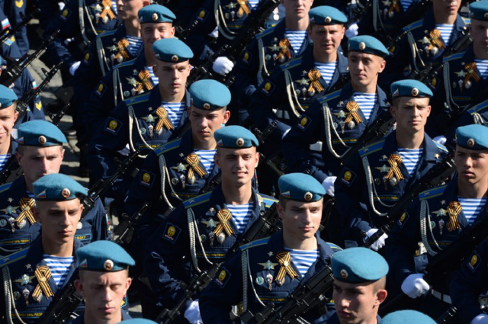 Парадные расчеты военнослужащих генеральной репетиции военного парада, посвященного 71-й годовщине Победы в Великой Отечественной войне, на Красной площади в Москве.