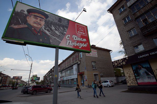Ко Дню Победы на улицах Новосибирска появилось 20 плакатов со Сталиным