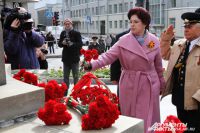 Депутат ГД Ирина Мануйлова возложила цветы к бюсту Александра Покрышкина