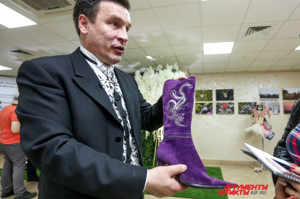 Тамада Айдар Садыков собирает наряды татарских звезд эстрады.