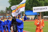 Флаг города Волгодонска несёт капитан команды Сергей Ольховский.