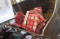 18 тонн санкционных ягод и фруктов уничтожили на полигоне под Калининградом.