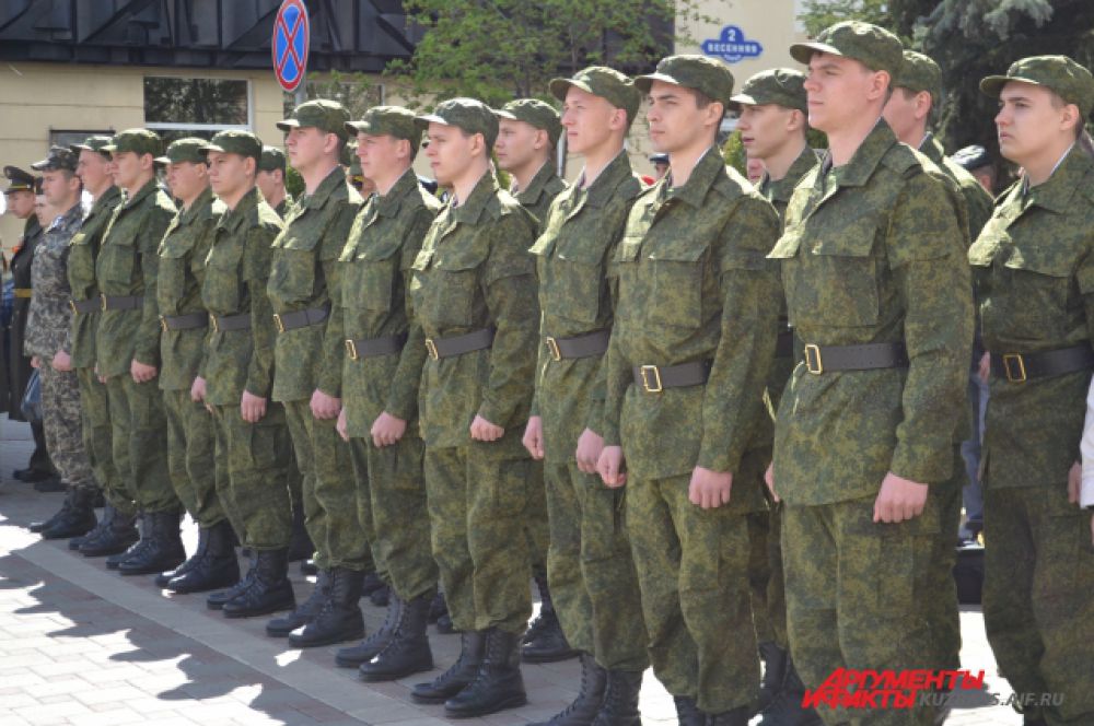 Ряды Президентского полка пополнят 20 юных кузбассовцев. Всего же с 1991 г. в самом престижном полку прошли службу 692 кузбассовца.