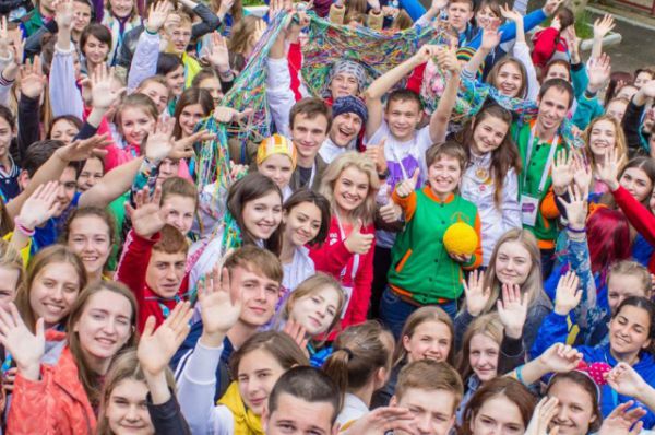 В лагере «Спутник» на берегу Азовского моря завершился традиционный образовательный форум молодежи «Молодая волна». 