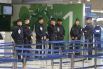 Полиция в аэропорту «Шарль де Голль» после сообщения об исчезновении самолета.