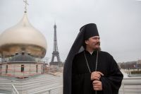 Епископ Корсунский Нестор (Сиротенко) на строительной площадке Российского духовно-культурного центра в Париже, расположенного неподалеку от Эйфелевой башни.
