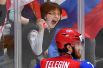 Болельщики сборной России радуются забитому голу игроком сборной России Иваном Телегиным во время матча группового этапа чемпионата мира по хоккею между сборными командами России и Норвегии.