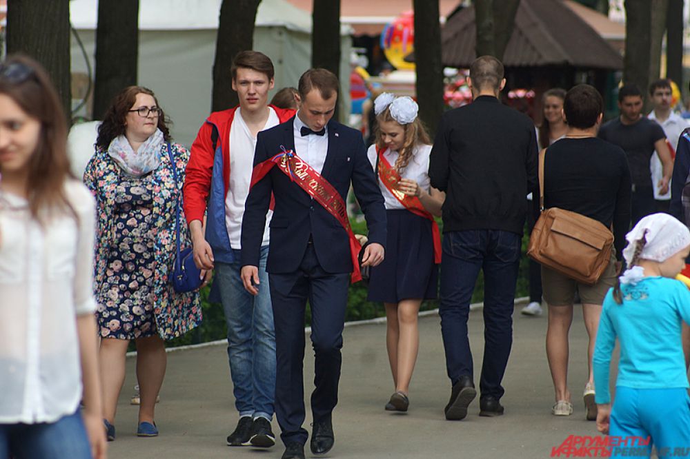 В этот день ближе к полудню небо заволокло тучами, и солнце ненадолго исчезло с неба.