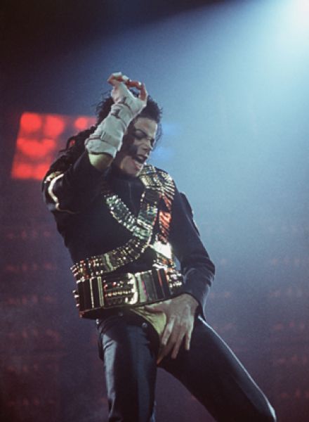 В сентябре 1993 года в столицу впервые приехал Майкл Джексон. Концерт прошёл 15 сентября на открытой площадке — Большой спортивной арене стадиона «Лужники» под проливным дождем.