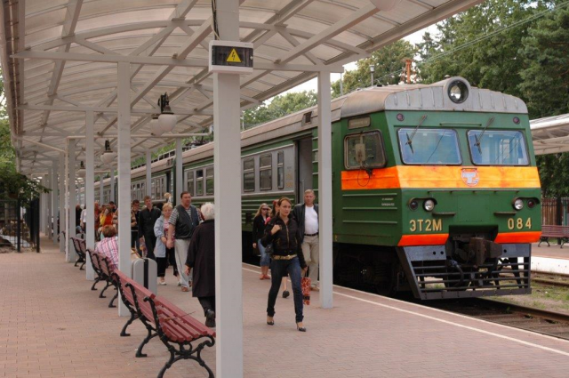 КЖД установила на 8 железнодорожных станциях терминалы по продаже билетов