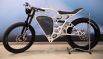 Мотоцикл. Первый 3D электрический мотоцикл был представлен в Германии в этом году. Мотоцикл изготовлен из металлического порошка с помощью технологии лазерного плавления. Весит он всего 35 килограммов.