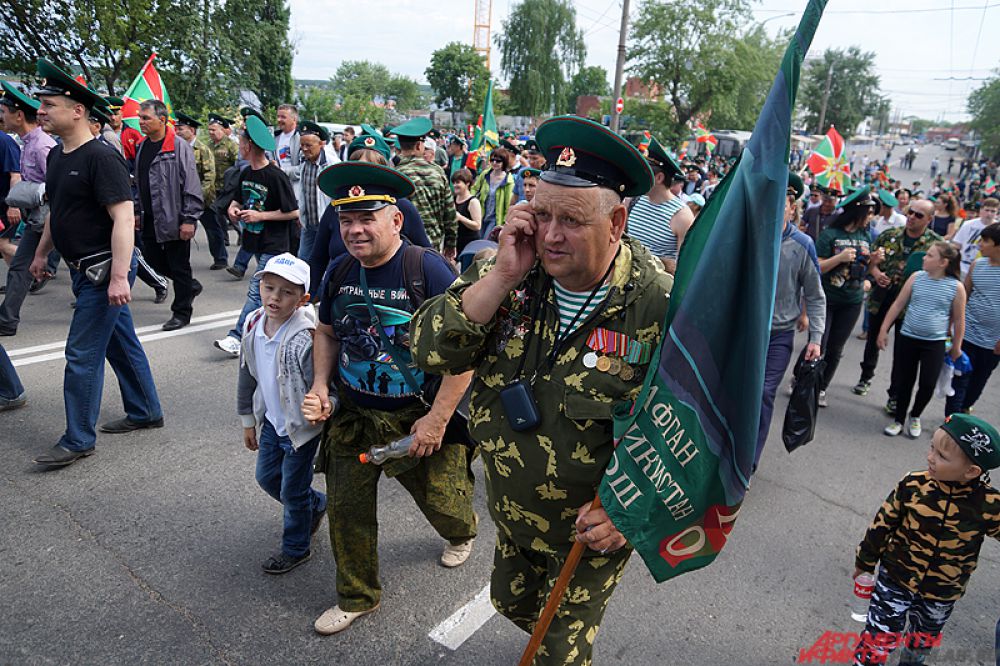 По традиции День пограничника в Перми отмечают с самого утра.