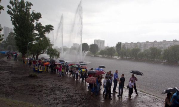 На Русановском канале открыли полностью обновленный фонтан 