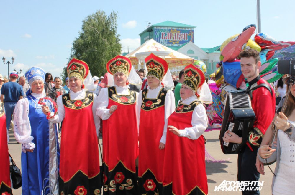 147 фольклорных коллективов приняли участие в празднике. 
