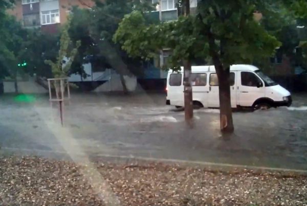 Общественный транспорт на Пионерской.