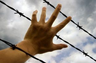 Мужчина объяснил свой побег тем, что соскучился по семье