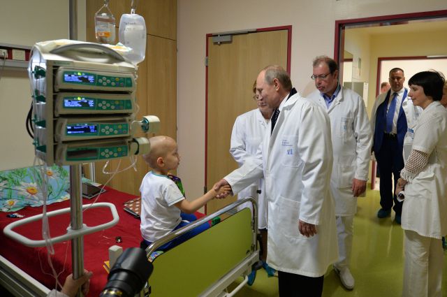 Владимир Путин в детском гематологическом центре имени Димы Рогачева