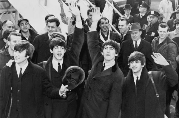 The Beatles. «The Beatles были первыми, кто попал в нужное место в нужное время… The Beatles попали в то время, когда телевизор появился в каждом доме. The Beatles не стали бы такими, попади они на 10 лет раньше или на 10 лет позже».