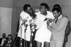 Кассиус Клей на пресс-конференции после победы над Сонни Листоном в Майами-Бич. 25 февраля 1964 года.