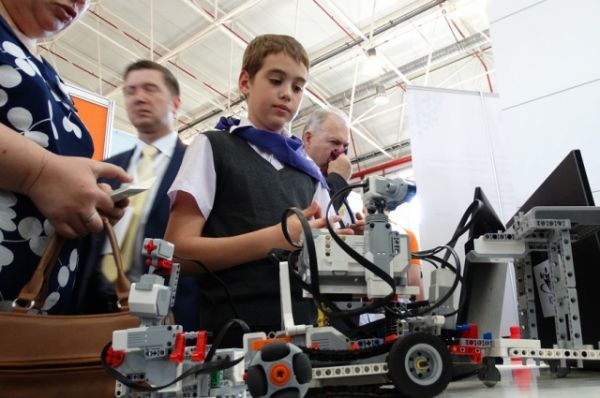 Больше всего юных изобретателей привлекает робототехника. 