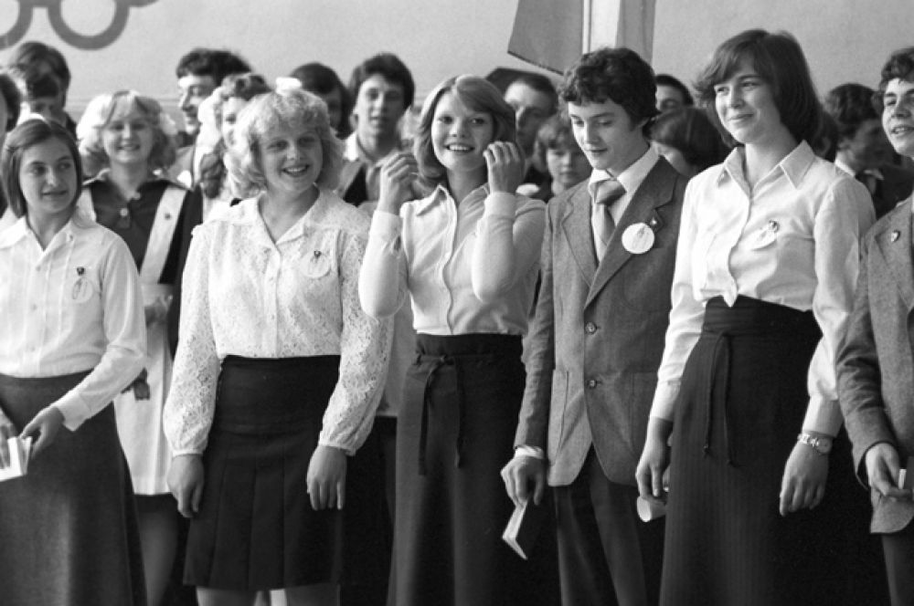 Выпускники одной из средних школ города Надым, 1981 год.