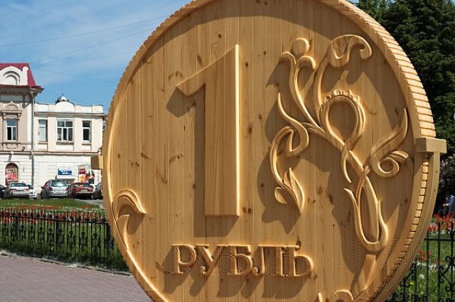 Деревянный рубль в Томске.