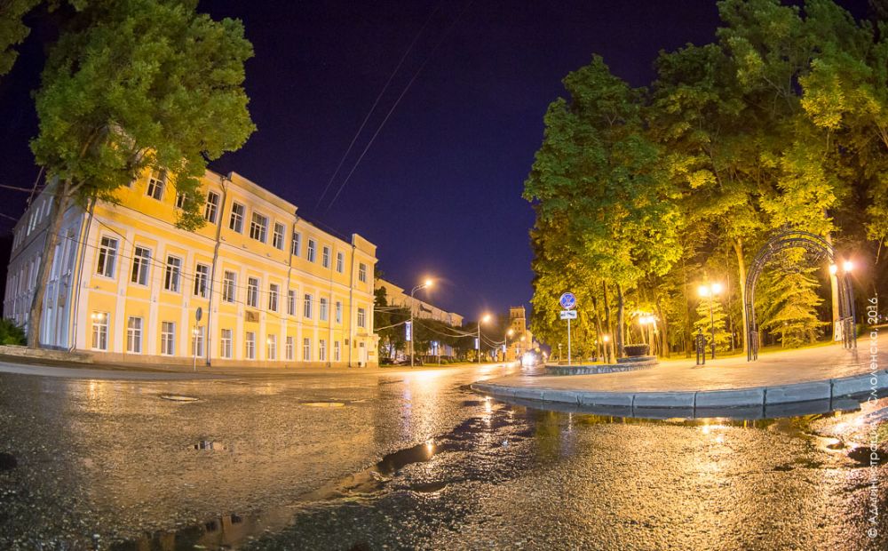 Смоленск фото улиц. Улицы Смоленска ночью. Большая Советская Смоленск ночь. Улица Советская Смоленск ночью. Еочнаые улицы Смоленска.