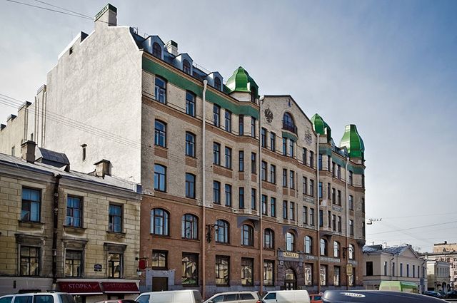 Здание аптеки Пеля и сыновей в Санкт-Петербурге.