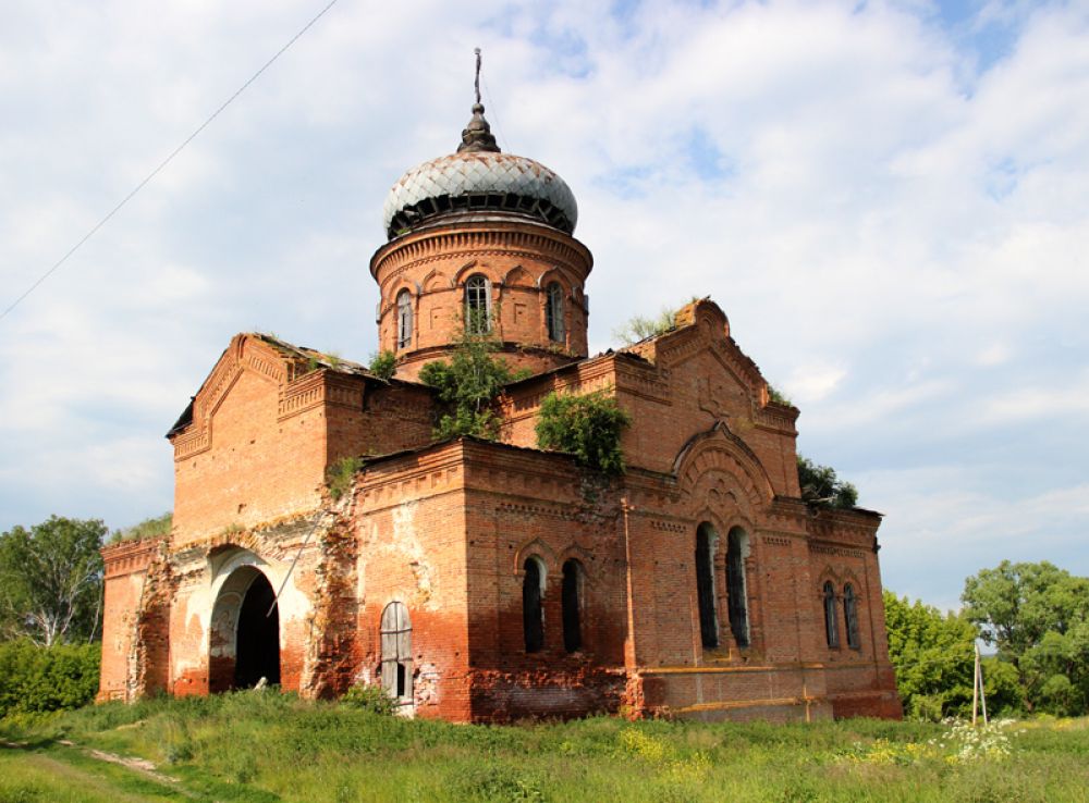 Прекрасно сохранилась церковь в селе Сурский Острог