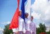 Помимо Дня города, 12 июня отмечали и один из самых молодых праздников - День России. На эспланаде артисты в одежде цветов российского флага исполнили патриотический танец в честь этого события. 