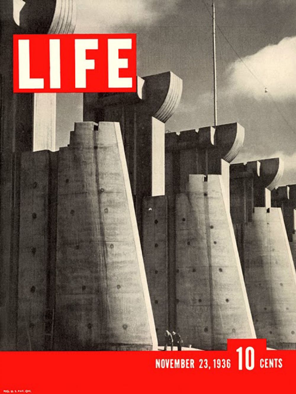 23 ноября 1936 года в Life была опубликована её первая работа — фотографии со строительства дамбы Форт-Пек. Фотография дамбы, попавшая на обложку журнала, впоследствии была использована на американских почтовых марках.