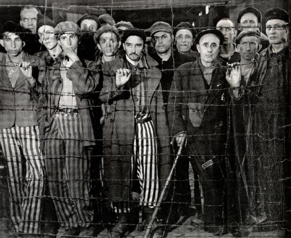 Весной 1945 года Бурк-Уайт сопровождала американского генерала Джорджа Паттона в его поездке по Германии. В этот же период она посетила концентрационный лагерь Бухенвальд.