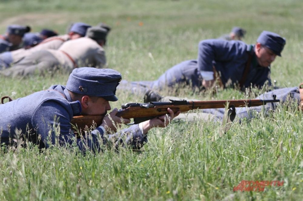Знаменитый «Брусиловский прорыв» реконструировали на поле боя. С одной стороны австровенгерская армия, с другой - российская.