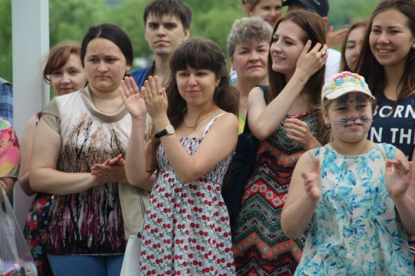 Зрители, как и положено, подбадривали участников окрошечного баттла.