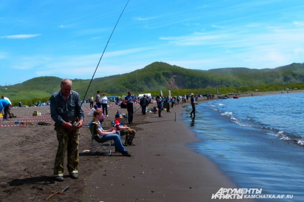 Более 100 рыбаков приняли участие в фестивале морской рыбалки.