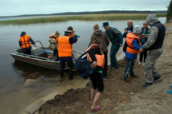 Поисково-спасательная операция в районе озера Сямозеро в Карелии.