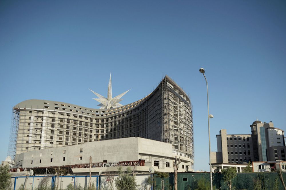 Недостроенный отель в Анталье.