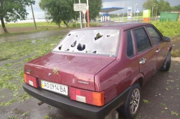 Владельцам машин, чьи средства передвижения стояли на улице, очень не повезло