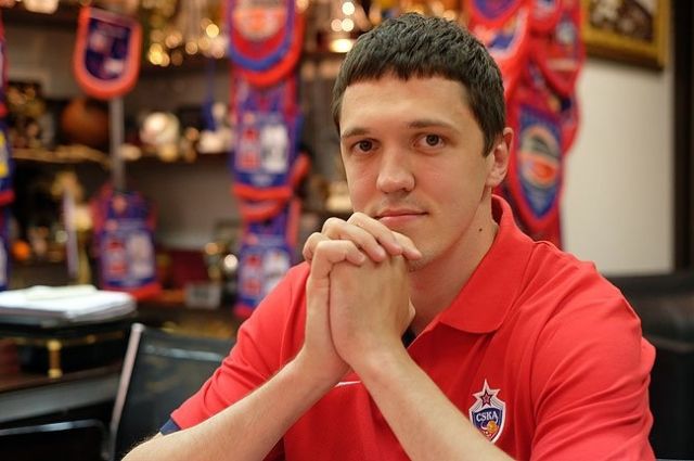В качестве баскетбосита ЦСКА Семен Антонов успел дать не одно интервью.