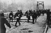 Немецкие солдаты пересекают реку Буг рано утром 22 июня 1941-го.